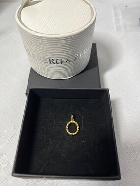 New Hillberg & Berk Gold Rope “O” or Circle Pendant - Gold. Authentic!